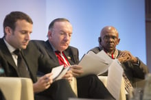 Mthunzi MDWABA. Vice-président Afrique de l’Organisation Internationale des Employeurs de Johannesburg avec Pierre Gattaz et emmanuel Macron, à Bercy, France, le 2 février 2015. © Bruno Levy pour JA