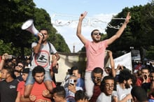 Manifestation contre une loi controversée d’amnistie de fonctionnaires impliqués dans la corruption sous la dictature, le 16 septembre 2017 à Tunis. © AFP / Fethi Belaid
