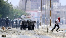 Affrontements entre étudiants et forces de police aux portes de l’université Cheikh-Anta-Diop de Dakar, le 16 mai 2018 © Seyllou/AFP