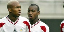 Omar Daf (d.) à l’entraînement avec l’équipe du Sénégal, le 21 juin 2002, pendant la Coupe du monde au Japon. © ED WRAY/AP/SIPA