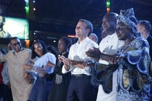 Youssou N’dour, Asa, Emmanuel Macron, le gouverneur de Lagos Akinwunmi Ambode et Angelique Kidjo, lors de la visite du président français au Nigeria pour le lancement de la Saison des cultures africaines. © DR / Akinwunmi Ambode