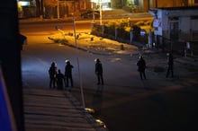 Des forces de sécurité congolaises, à proximité des locaux de la ceni, à Kinshasa, dans la nuit du 8 au 9 janvier 2018. © Jerome Delay/AP/SIPA