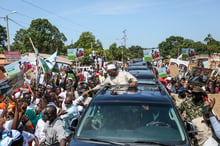 Lors d’une tournée dans les environs de Sedhiou, le 20 octobre 2018. © Présidence Sénégal / photo : Papa Matar Diop