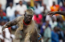 Le lutteur sénégalais Dolf Saar, lors du tournoi de la Cedeao en 2014. © REUTERS/Luc Gnago