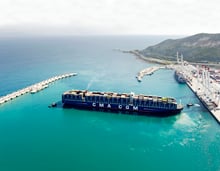 Le numéro quatre mondial du secteur a des participations dans six grands ports du continent, dont celui (ici) de Tanger Med. © Alexander Von Umbolt/CMA CGM