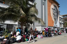 Evacuation des étudiants de l’Ucad, à Dakar, en mars 2020. © Sylvain Cherkaoui pour JA