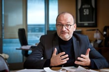 Rémy Rioux, directeur général de l’AFD, le 15 janvier dernier, dans son bureau, à Paris. © Vincent Fournier/JA