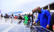 Félix Tshisekedi pose de première pierre de la centrale solaire photovoltaïque de Menkao, le 19 août 2020. © Presidence RDC