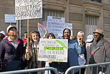 Manifestation à Paris d’anciens amployés d’Air Afrique, le 28 mai 2002. © DANIEL JANIN/AFP