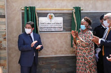 Le ministre marocain des Affaires étrangères, Nasser Bourita, et son homologue sénégalaise, Aïssata Tall Sall, inaugurent le consulat général du Sénégal à Dakhla, au Sahara occidental. Le ministre des Affaires étrangères, de la Coopération africaine et des Marocains résidant à l’étranger, Nasser Bourita, et la ministre des Affaires étrangères et des Sénégalais de l’Extérieur, Aïssata Tall Sall, coupent le ruban symbolique pour marquer l’inauguration du Consulat général du Sénégal à Dakhla. 05042021- Dakhla © MAP