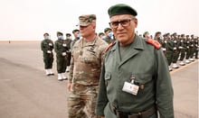 Une Partie du Haut-commandement vient d’atterrir à la base de Grier Labouhi. En tête de cortège, le Général marocain El Farouk, haut commandant de la zone sud, qui a présidé la cérémonie d’ouverture de l’African Lion. © Stéphane Kenech et Ines Daif pour JA