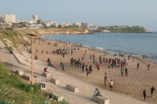 La corniche Ouest de Dakar depuis la porte du Millénaire. © Youri Lenquette pour JA