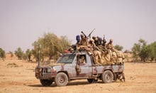 Soldats tchadiens lors d’une opération avec le G5-Sahel et les forces françaises de Barkhane, Tin-Akoff (Burkina Faso), avril 2021. © Fred Marie/Hans Lucas via AFP