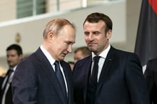 Vladimir Poutine et Emmanuel Macron, en janvier 2020 à Berlin. © EMMANUELE CONTINI/Getty Images via AFP