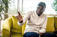 Rencontre avec l’ancien maire de Dakar Khalifa Sall à son domicile, à Dakar, le 7 décembre 2021 © Sylvain Cherkaoui pour JA