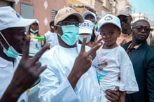 Abdoulaye Diouf Sarr, candidat de la colaition BBY à la mairie de Dakar, lors d’un déplacement de campagne. © DR / BBY