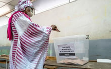 Dans un bureau de vote de Dakar lors des élections municipales et communales, le 23 janvier 2022. © Sylvain Cherkaoui pour JA