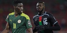 L’attaquant sénégalais Ismaila Sarr et le gardien burkinabè Hervé Kouakou Koffi. © Montage JA : CHARLY TRIBALLEAU/AFP ; KENZO TRIBOUILLARD/AFP.