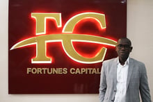 Oumar Seck, nouveau PDG de Fortunes Capital, dans le bâtiment qui abrite le holding à Dakar. © Théo du Couëdic