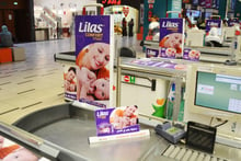 Publicité pour Lilas SAH dans un supermarché Géant. © Iki Com