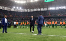 Recep Tayyip Erdogan et Macky Sall, à l’inauguration du stade Abdoulaye-Wade, à Diamniadio, près de Dakar, le 22 février 2022. © Photo by Turkish Presidency / Murat Cetin / Anadolu Agency via AFP