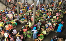 À Adjamé, l’une des communes d’Abidjan, le plus grand marché de la capitale économique ivoirienne., le 18 juin 2020. © REUTERS/Thierry Gouegnon