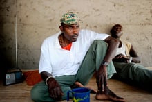 César Atoute Badiate et son bras droit Rambo. © Jessica VIEUX pour JA