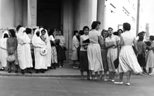 Lors de l’épreuve du baccalauréat, en 1957, à Tunis. © Studio Kahia