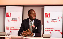 Alain Nkoutchou, président du conseil d’administration d’Ecobank, dans les studios de RFI. © Damien Grenon pour JA.