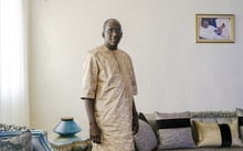 Abdoulaye Diouf Sarr, alors ministre de la Santé et de l’Action sociale du Sénégal, pose dans sa maison à Yoff le 12 janvier 2022. © Carmen Abd Ali pour JA.