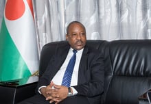 Hassoumi Massaoudou, ministre nigérien des Affaires étrangères et de la Coopération, le 17 mai, dans son bureau à Niamey. © Tagaza Djibo pour JA.