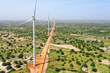 Les éoliennes de Taiba Ndiaye, dans l’ouest du Sénégal, en octobre 2019. © ADRIEN BARBIER/AFP