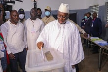 Le président du Sénégal, Macky Sall, votant aux éléctions législatives, le 31 juillet 2022. © Présidence Sénégal