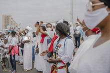 Marche blanche contre les violences faites aux femmes, à Dakar, le 19 décembre 2021. © CARMEN ABD ALI/AFP