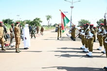 Le ministre nigérien de la Défense, Alkassoum Indatou, lors de son arrivée au Burkina Faso, le 22 août. © MINISTERE DEFENSE BF