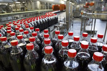 Une usine d’embouteillage de Coca Cola. © Czybik / VW Pics-Zuma-REA.