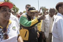 Le président sud-africain Cyril Ramaphosa (ici le 10 décembre à Cape Town), a évité à une procédure de destitution en début de semaine. © GIANLUIGI GUERCIA/AFP.