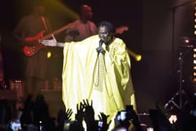 Le chanteur sénégalais Baaba Maal se produit au Zénith de Paris, en mai 2017. Senegalese singer Baaba Maal performs live at Le Zenith. Paris, France – 06/05/2017 © SADAKA EDMOND/SIPA