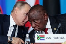 Cyril Ramaphosa et Vladimir Poutine à Sotchi, en Russie, le 24 octobre 2019. © Photo by Sergei CHIRIKOV / POOL / AFP