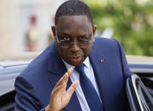 Le départ de Macky Sall du Palais de l’Élysée après sa rencontre avec Emmanuel Macron, en marge du Sommet pour un nouveau pacte financier mondial, à Paris le 23 juin 2023.