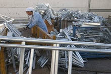 L’usine de fabrication de tubes d’acier et de galvanisation du groupe Poulina à Radès, en août 2005. La compagnie est présente aussi bien dans le domaine de l’agriculture et de l’agroalimentaire que dans l’acier, la céramique, l’informatique, l’électroménager, la distribution et l’hôtellerie. © SIMON ISABELLE/SIPA