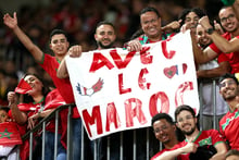 Des supporteurs marocains lors d’un match amical entre les Lions de l’Atlas et le Burkina Faso, à Lens, le 12 septembre 2023. © AYOUB BENKARROUM/AFP