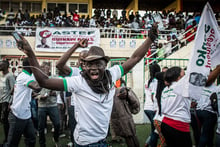 Lors d’un meeting en soutien à Ousmane Sonko à Pikine, en février 2019. © Sylvain Cherkaoui pour JA