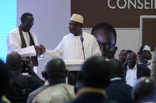 Le président sénégalais, Macky Sall (centre), et le Premier ministre Amadou Ba, après la désignation de ce dernier comme candidat du PDS à l’élection présidentielle de février 2024, à Dakar, le 21 décembre 2023. © Seyllou / AFP