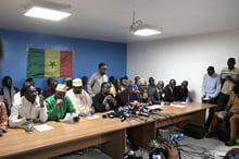 Des membres de la société civile et des chefs religieux donnent une conférence de presse au siège de la Fédération des associations féminines du Sénégal (FAFS) à Dakar, le 8 février 2024. © Seyllou / AFP