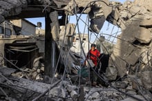 Décombres d’un bâtiment effondré à Rafah dans des frappes aériennes israéliennes, le 24 avril 2024. © MOHAMMED ABED / AFP