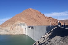 Vue du barrage de Kadoussa sur l’oued Guir au Maroc, à proximité de la frontière avec l’Algérie, en 2021. © DR