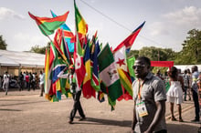 Un homme dans les rues de Ouagadougou lors de la cérémonie du 35e anniversaire de l’assassinat de Thomas Sankara, le 15 octobre 2022. © OLYMPIA DE MAISMONT/AFP