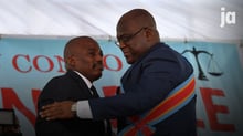 Joseph Kabila (g.) et Félix Tshisekedi lors de l’investiture de ce dernier pour son premier mandat, le 24 janvier 2019 à Kinshasa (archives). © Photo by TONY KARUMBA / AFP