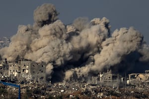 Après un bombardement israélien dans le nord de la bande de Gaza, le 15 novembre 2023. © FADEL SENNA / AFP.